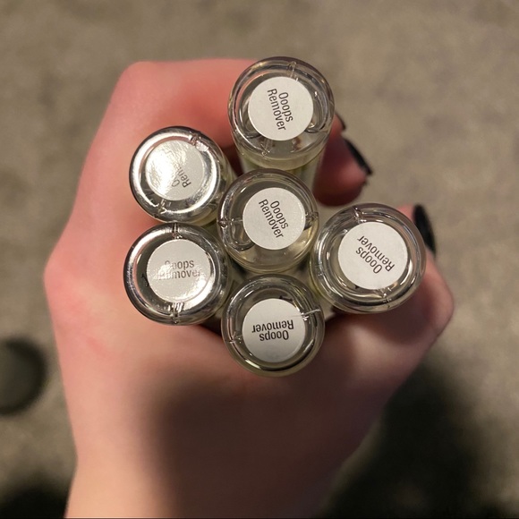 Lipsense Oops Remover - Picture 1 of 3